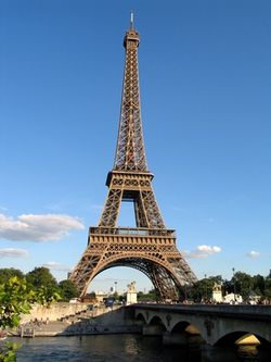 Rundreisen nach Frankreich – zu Tisch bei Monsieur Gerard Depardieu vom Rundreise Spezialisten